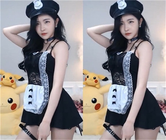 鸭脖视频app手机版:看萌白酱jk制服透明白丝在线直播的污污福利软件